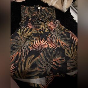 Urban Daisy Tropical Leaf Print sleeveless to and shorts set